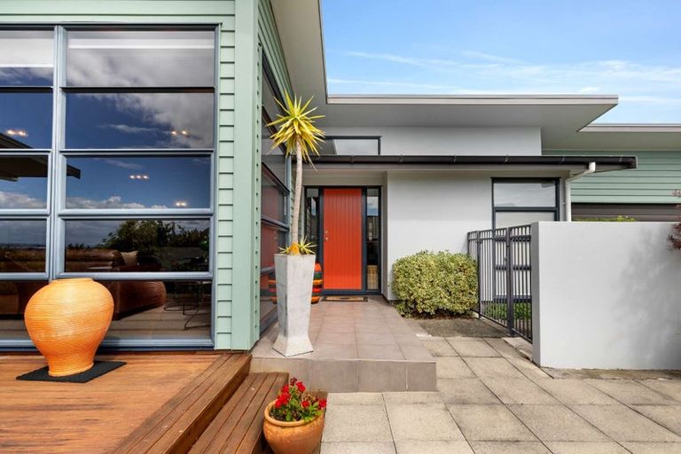 Photo of property in 107 Ruapehu Drive, Fitzherbert, Palmerston North, 4410