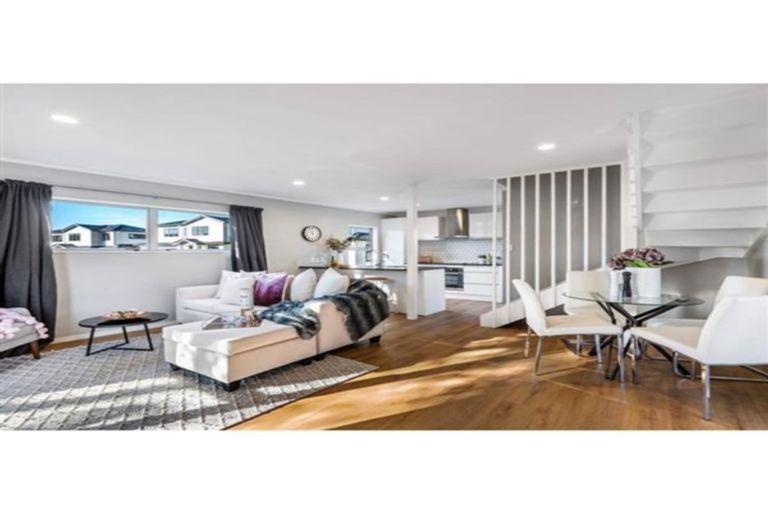 Photo of property in 2/12 Percival Street, Manurewa, Auckland, 2102