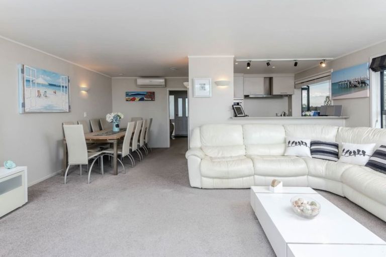 Photo of property in 1/11 Pounamu Place, Shelly Park, Auckland, 2014