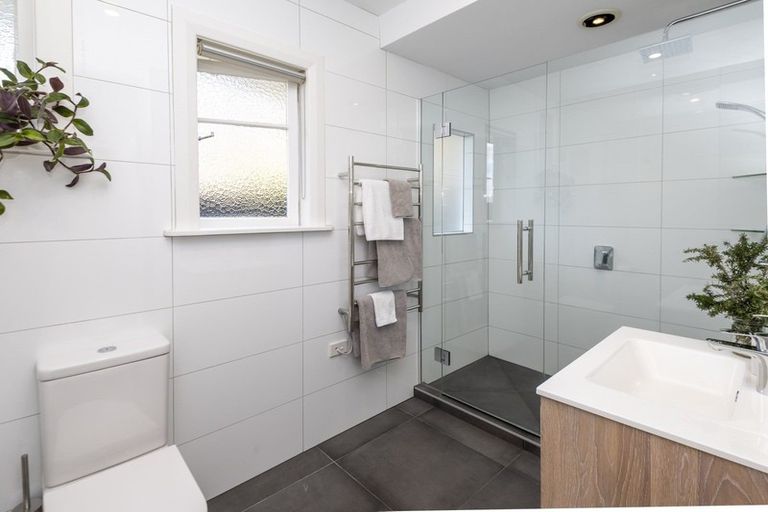 Photo of property in 1/44 Sale Street, Cockle Bay, Auckland, 2014