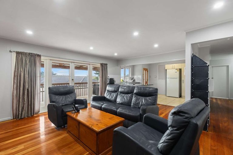 Photo of property in 1 Shifnal Drive, Randwick Park, Auckland, 2105