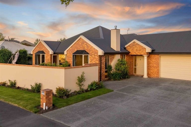 Photo of property in 5 Coolspring Way, Redwood, Christchurch, 8051