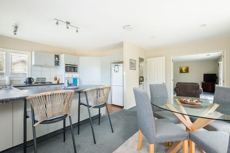 Photo of property in 24 Wendy Place, Heathcote Valley, Christchurch, 8022