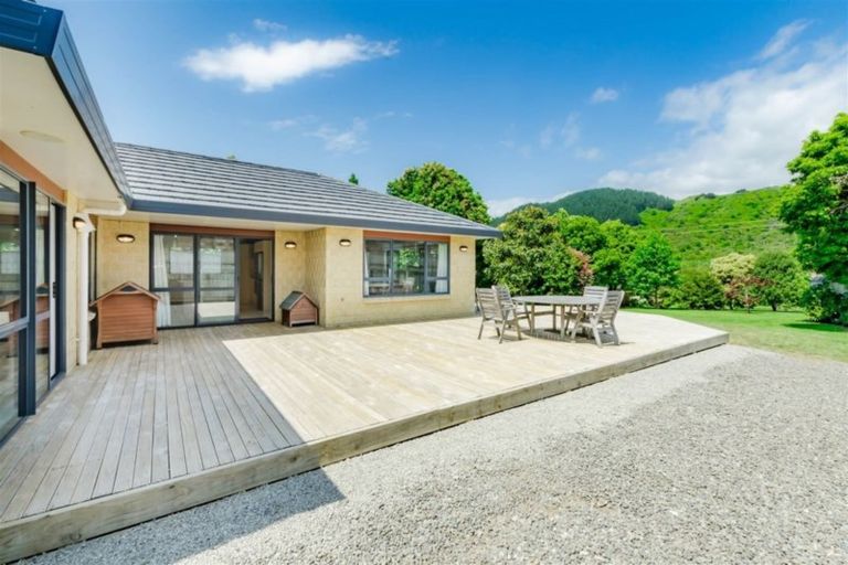 Photo of property in 44 Awatea Avenue, Paraparaumu, 5032