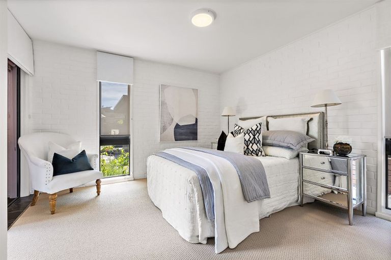 Photo of property in 17 Clyside Avenue, Half Moon Bay, Auckland, 2012