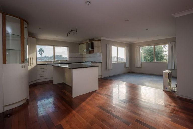 Photo of property in 42 Mandeville Place, Unsworth Heights, Auckland, 0632