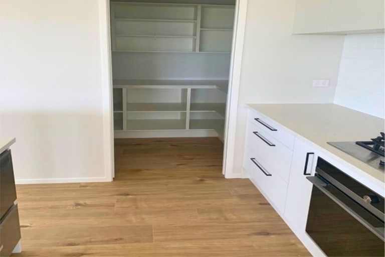 Photo of property in 9 Whata Street, Clarks Beach, 2122