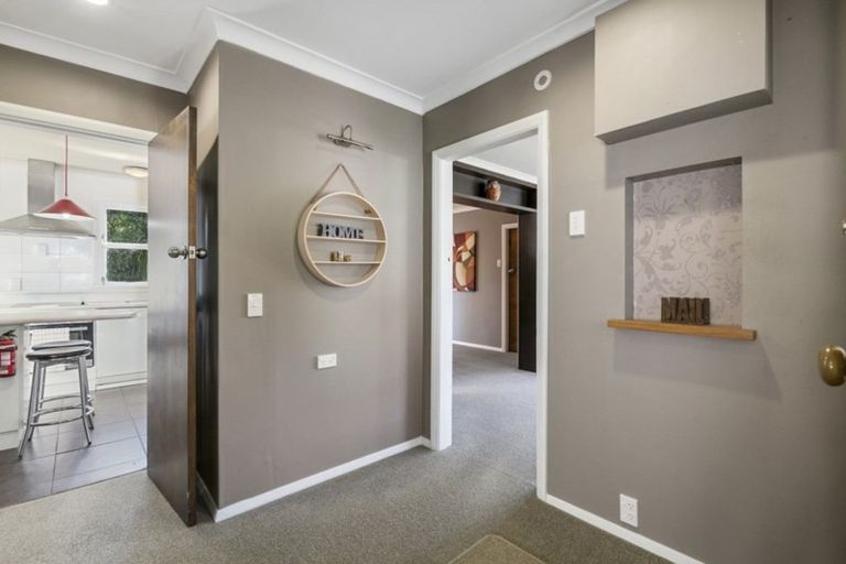 Photo of property in 8 South Street, Tawa, Wellington, 5028