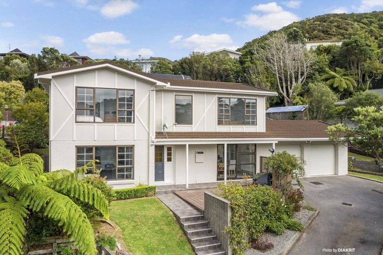 Photo of property in 17 Paddington Grove, Karori, Wellington, 6012