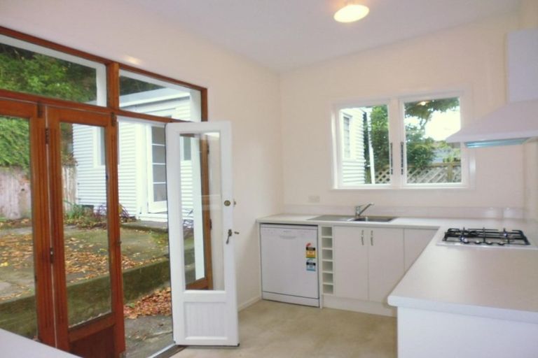Photo of property in 1 Kenwyn Terrace, Newtown, Wellington, 6021