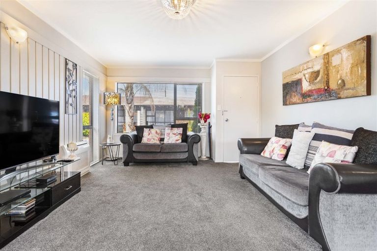 Photo of property in 3/133 Parrs Cross Road, Glen Eden, Auckland, 0612