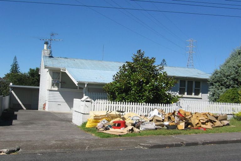 Photo of property in 114 Cobham Crescent, Kelston, Auckland, 0602