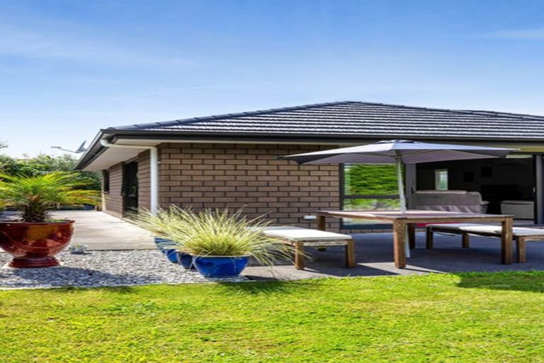 Photo of property in 120 Pohutukawa Place, Waiwhakaiho, New Plymouth, 4312