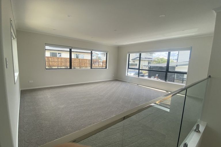 Photo of property in 30 Mettam Drive, Swanson, Auckland, 0614