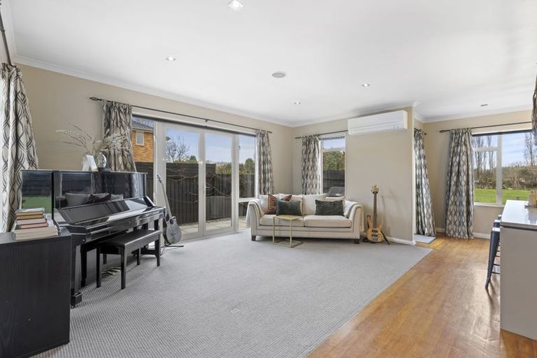 Photo of property in 68 Willowview Drive, Redwood, Christchurch, 8051