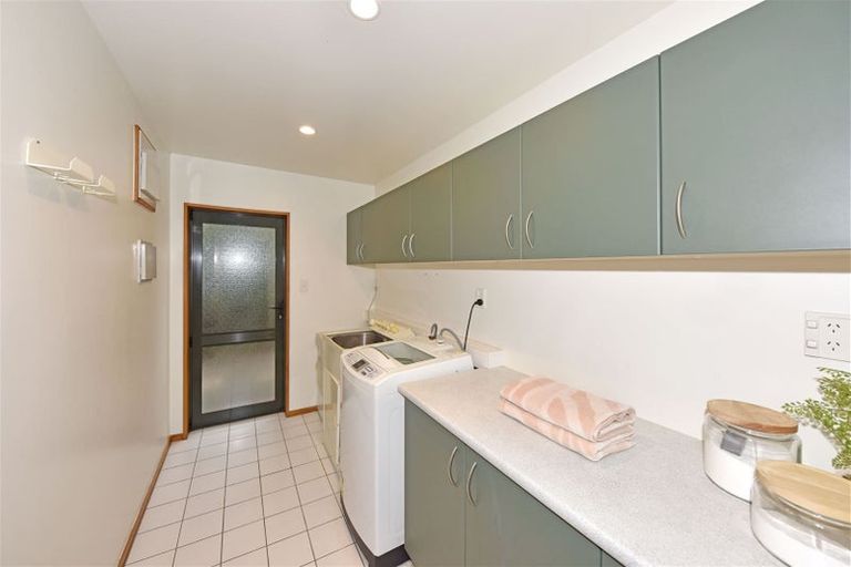 Photo of property in 10 Parkham Drive, Burnside, Christchurch, 8053
