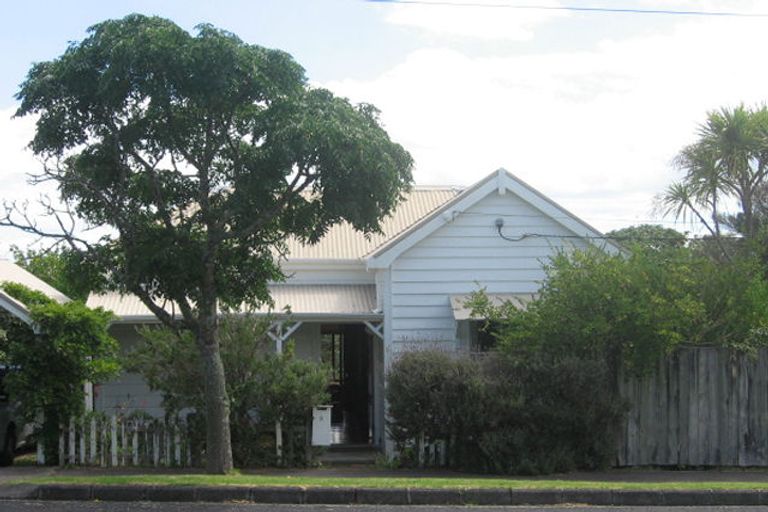 Photo of property in 5 Cowper Street, Devonport, Auckland, 0624