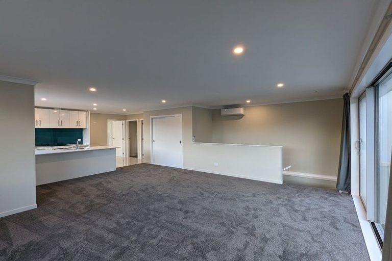 Photo of property in 44 Albatross Close, Whitby, Porirua, 5024