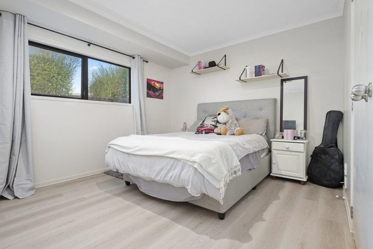 Photo of property in 12 Rays Way, Tuakau, 2121