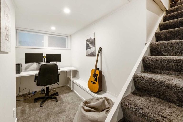 Photo of property in 12 Eastglen Road, Glen Eden, Auckland, 0602