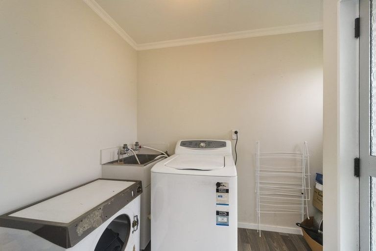 Photo of property in 38 Suzanne Grove, Kelvin Grove, Palmerston North, 4414