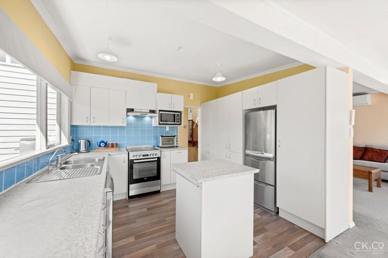 Photo of property in 7 Manor Drive, Stokes Valley, Lower Hutt, 5019