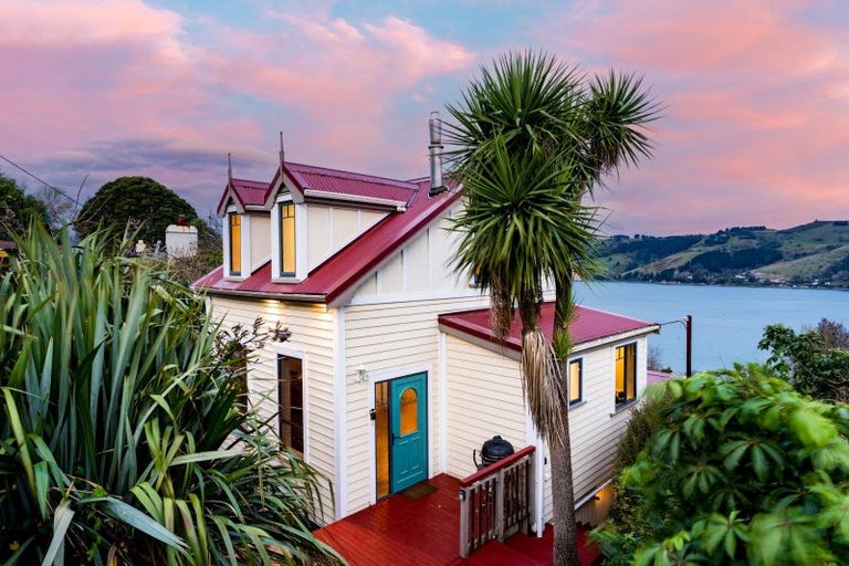 Photo of property in 2 Waireka Street, Ravensbourne, Dunedin, 9022