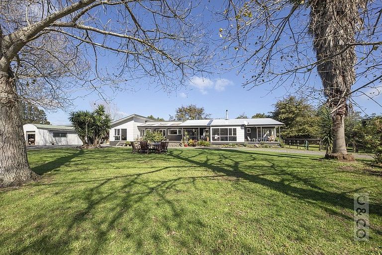 Photo of property in 2246 State Highway 16, Helensville, 0875
