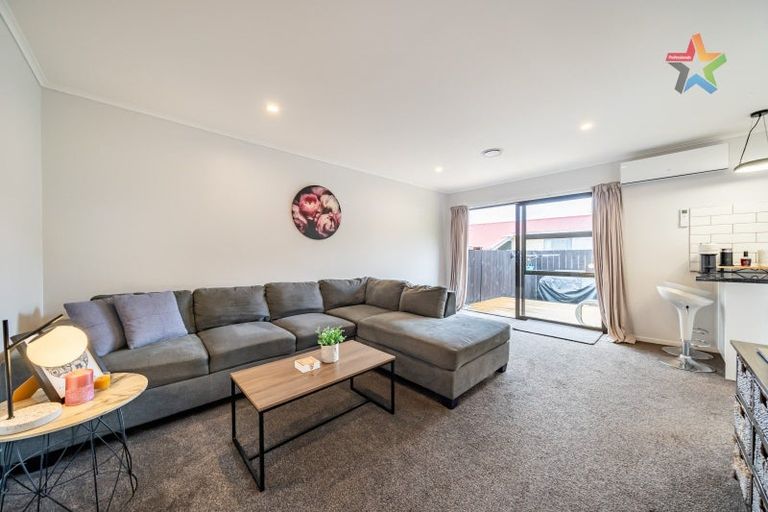 Photo of property in 43b Hartford Crescent, Totara Park, Upper Hutt, 5018