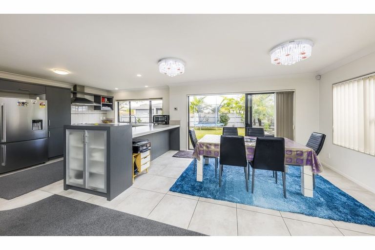 Photo of property in 8 Bellshill Close, Wattle Downs, Auckland, 2103