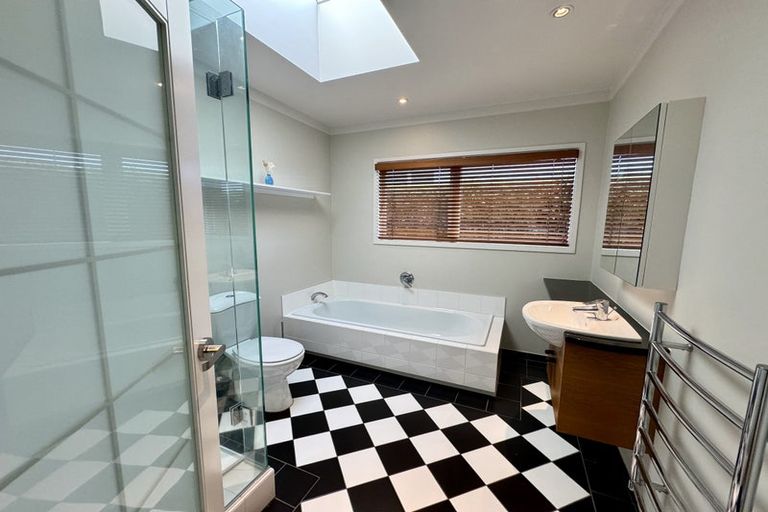 Photo of property in 10 Marine Terrace, Bayswater, Auckland, 0622
