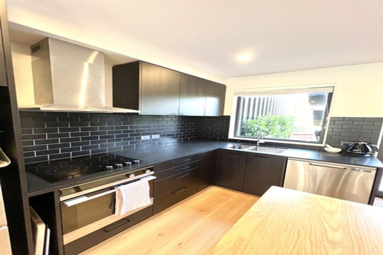 Photo of property in 37 Rua Kai Way, Brooklyn, Wellington, 6021
