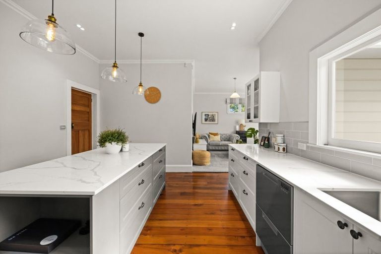 Photo of property in 127 Vigor Brown Street, Napier South, Napier, 4110