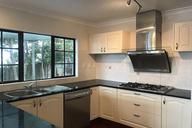 Photo of property in 6 Carrigans Close, Pinehill, Auckland, 0632