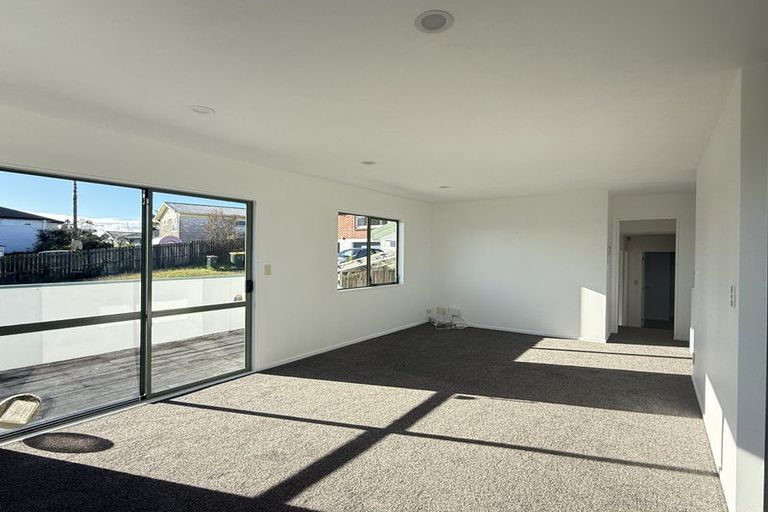 Photo of property in 2/4 Stanley Road, Glenfield, Auckland, 0629