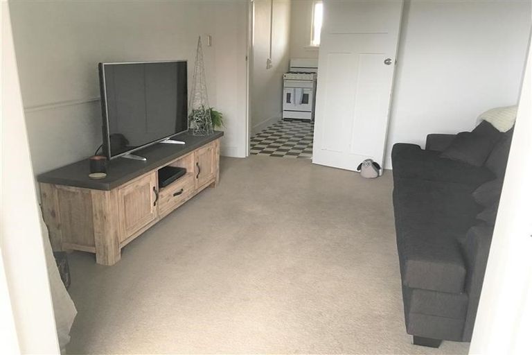 Photo of property in Devonport Apartments, 28/127 Saint Aubyn Street, New Plymouth, 4310