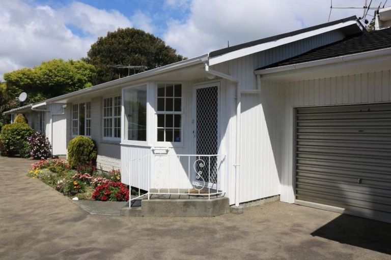 Photo of property in 2/53 Ludlam Crescent, Woburn, Lower Hutt, 5010