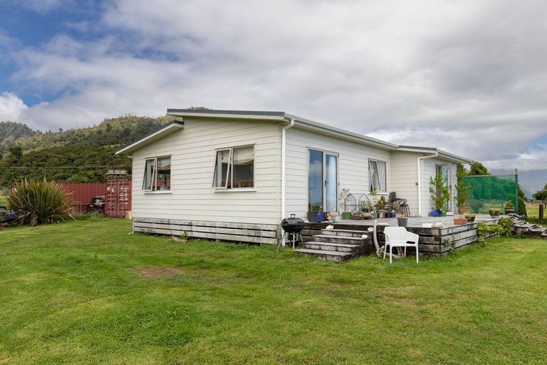 Photo of property in 5 Prospector Place, Barrytown, Runanga, 7873