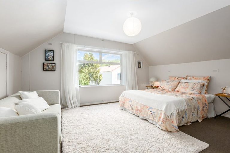 Photo of property in 28 Black Rock Road, Newlands, Wellington, 6037