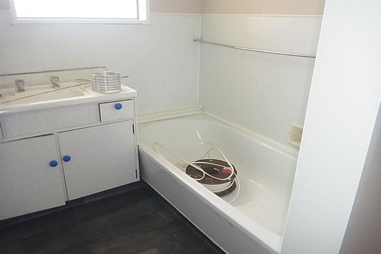 Photo of property in 21c Flower Street, Bulls, 4818