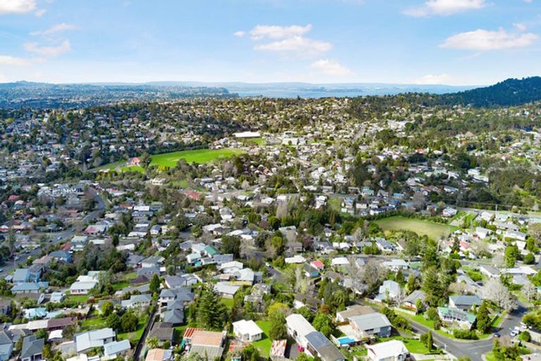 Photo of property in 2/2 Kashmir Road, Glen Eden, Auckland, 0602