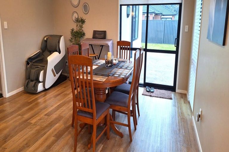 Photo of property in 19 Te Kaeaea Crescent, Wallaceville, Upper Hutt, 5018