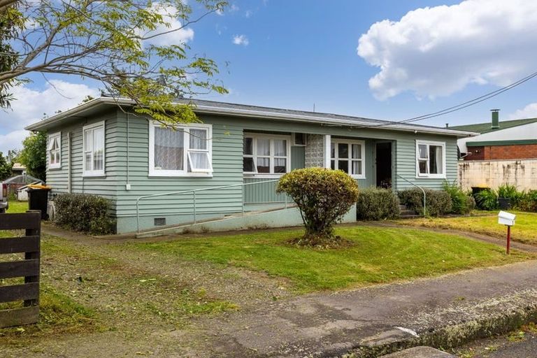 Photo of property in 11 Tararua Street, Pahiatua, 4910