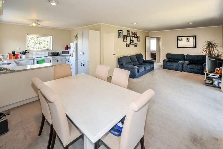 Photo of property in 1/33 Kiteroa Terrace, Rothesay Bay, Auckland, 0630