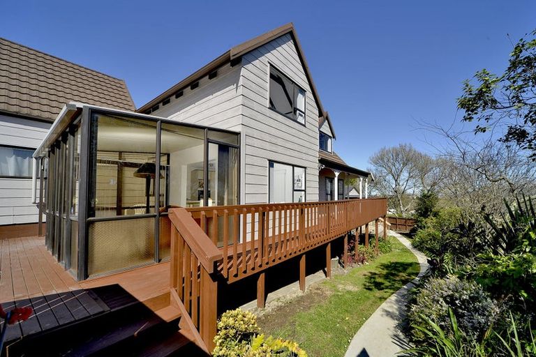 Photo of property in 32 Hollyford Drive, Clover Park, Auckland, 2105