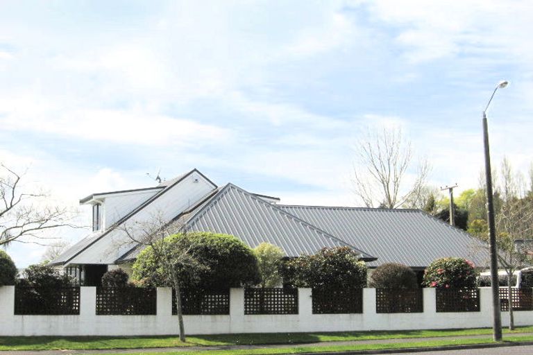 Photo of property in 2 Libra Place, Kawaha Point, Rotorua, 3010