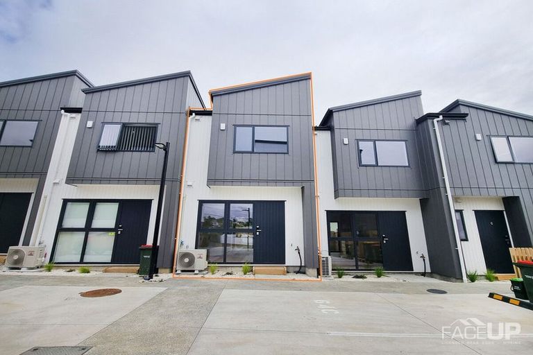 Photo of property in 64e Triangle Road, Massey, Auckland, 0614