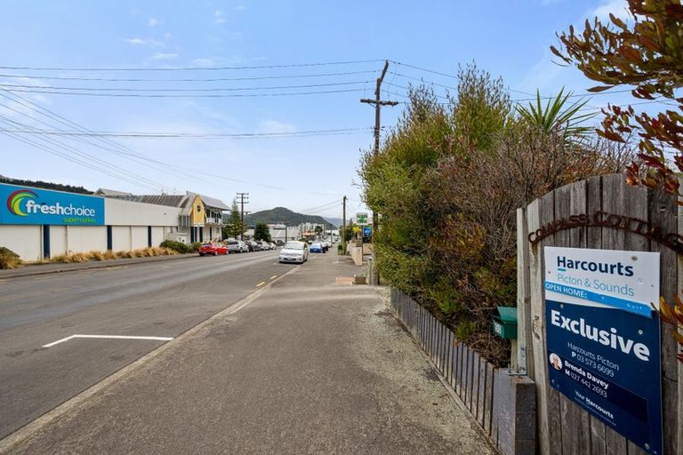 Photo of property in 90 Wellington Street, Picton, 7220