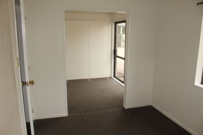 Photo of property in 10 Hill Crescent, New Lynn, Auckland, 0600