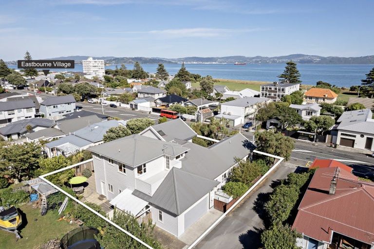 Photo of property in 107-109 Muritai Road, Eastbourne, Lower Hutt, 5013